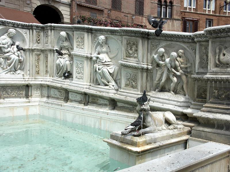 PICT0274.JPG - Fonte Gaia (Fountain of Joy) in Il Campo, Siena's main square