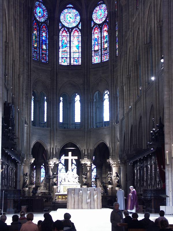 PICT3211.JPG - The nave of Notre Dame